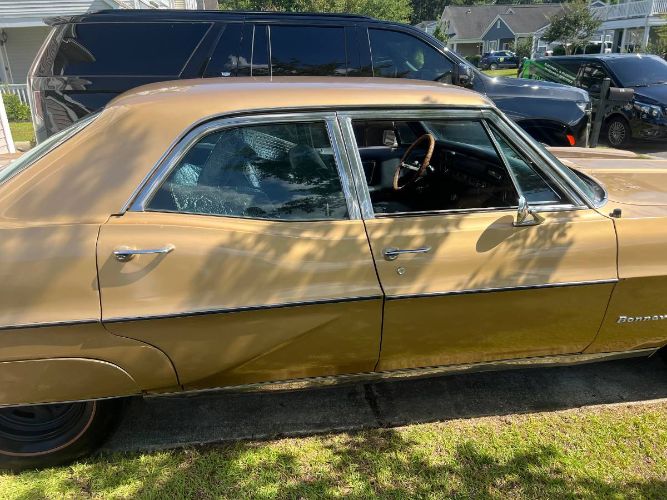 Pontiac-Bonneville-1968-Brown-2