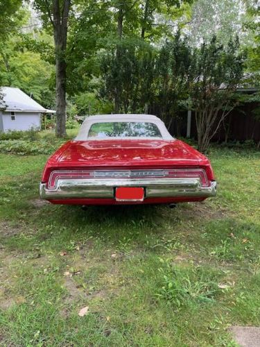 Pontiac-Bonneville-1968-Red-White-Top-White-3