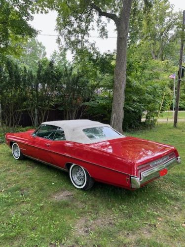 Pontiac-Bonneville-1968-Red-White-Top-White-4