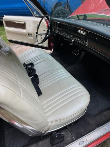 Pontiac-Bonneville-1968-Red-White-Top-White-5