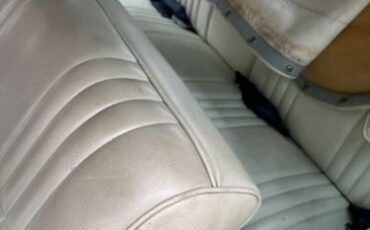 Pontiac-Bonneville-1968-Red-White-Top-White-8