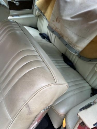 Pontiac-Bonneville-1968-Red-White-Top-White-8