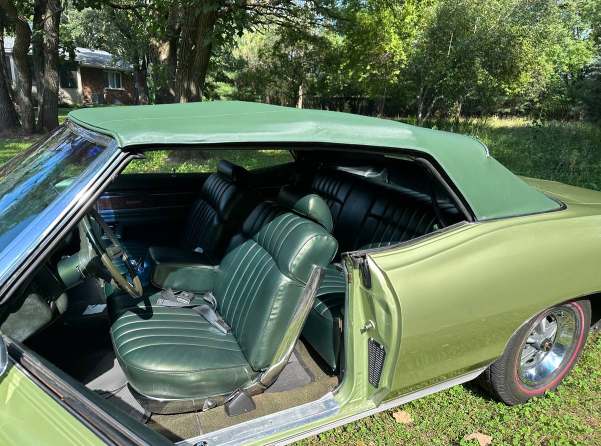 Pontiac-Bonneville-1969-7