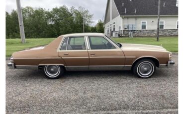Pontiac-Bonneville-1979-BronzeGold-Neutral-2