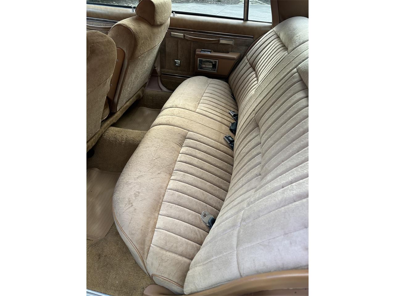 Pontiac-Bonneville-1979-BronzeGold-Neutral-3