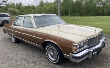 Pontiac-Bonneville-1979-BronzeGold-Neutral