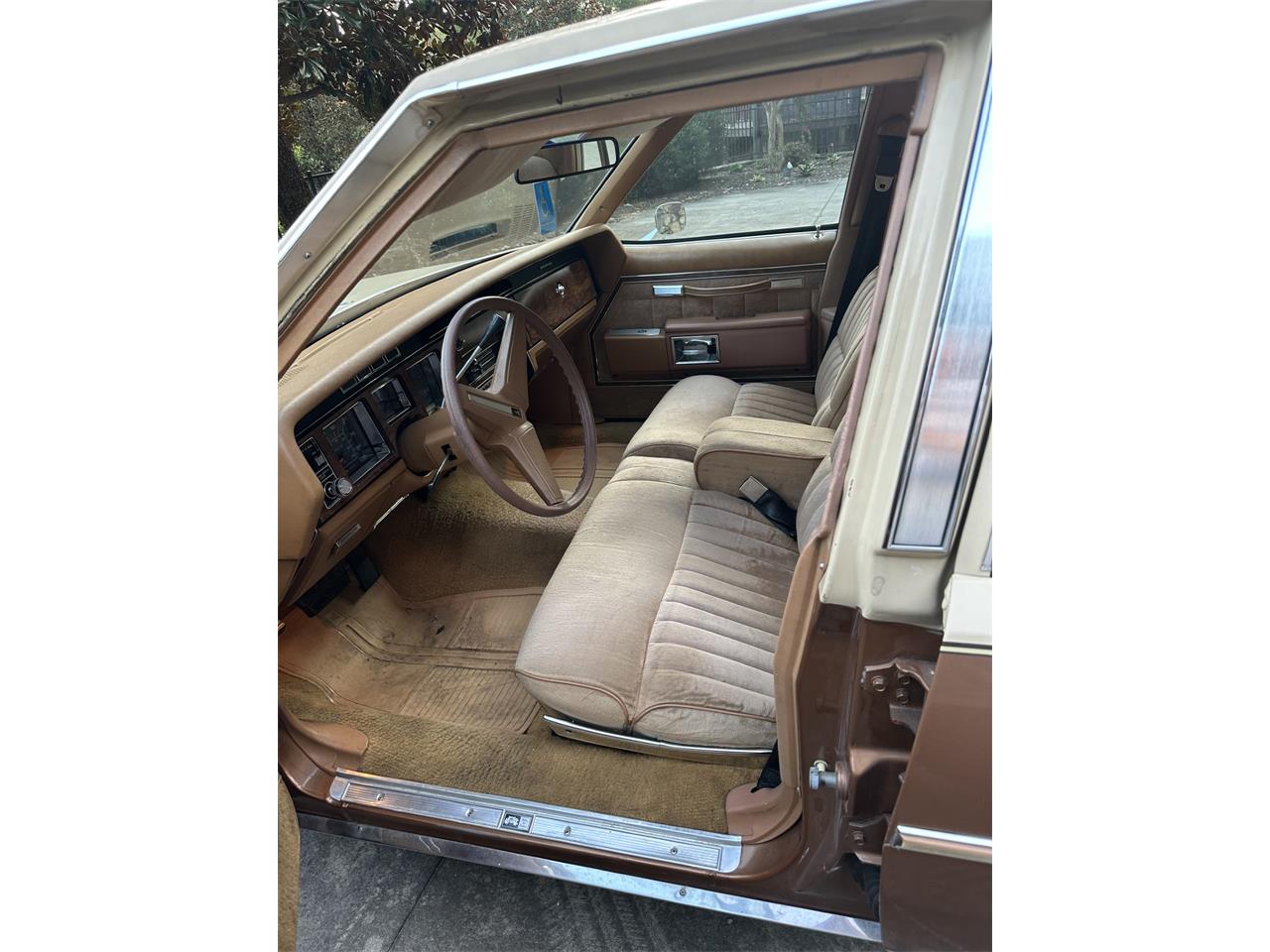 Pontiac-Bonneville-1979-BronzeGold-Neutral-4