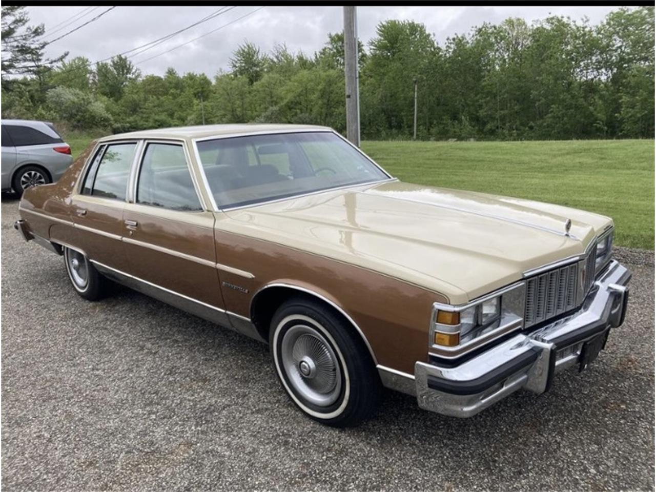 Pontiac-Bonneville-1979-BronzeGold-Neutral