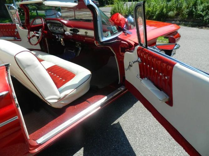 Pontiac-Catalina-1960-Red-White-Vinyl-8