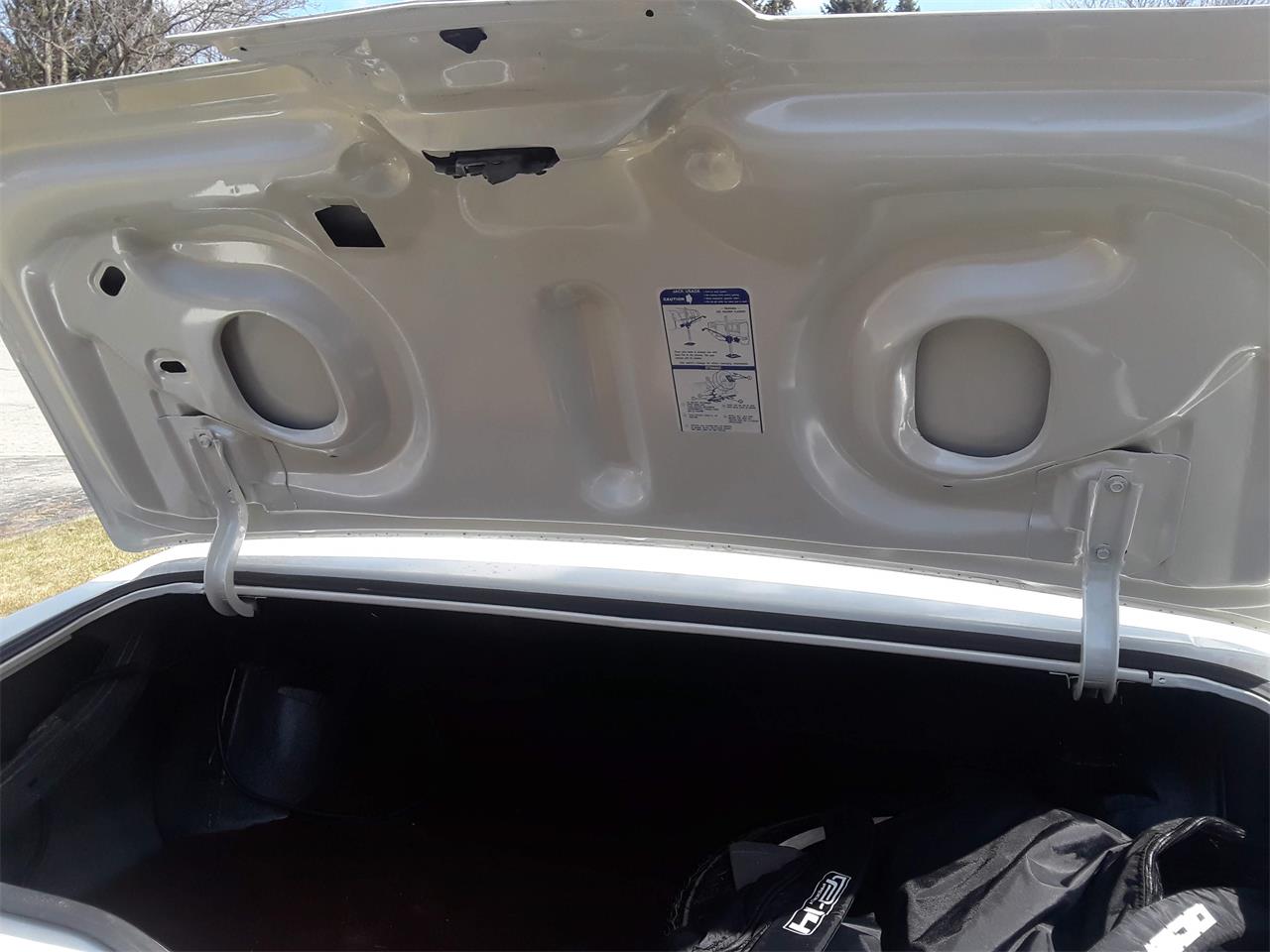 Pontiac-Catalina-1972-pearl-white-maroon-11