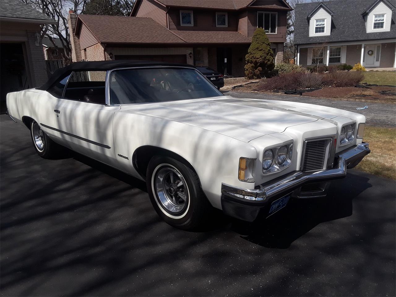 Pontiac-Catalina-1972-pearl-white-maroon-2