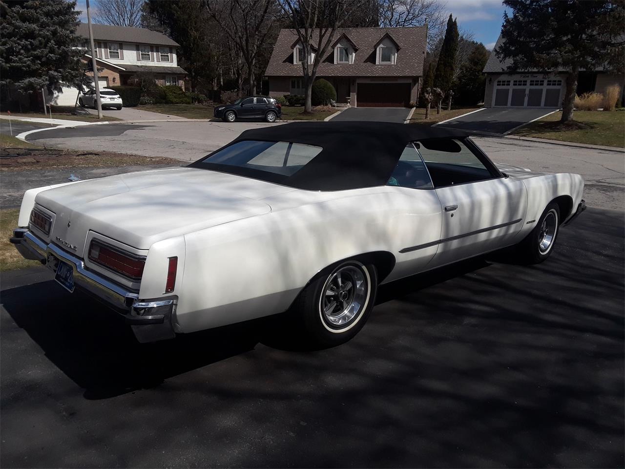Pontiac-Catalina-1972-pearl-white-maroon-5