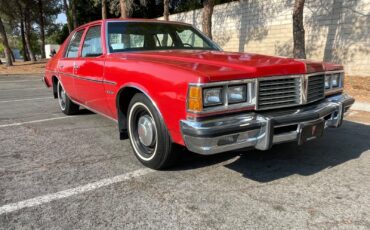Pontiac-Catalina-1977-Sedan-1