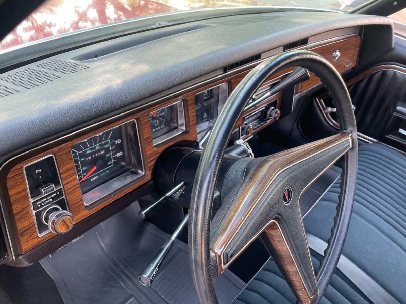 Pontiac-Catalina-1977-Sedan-12