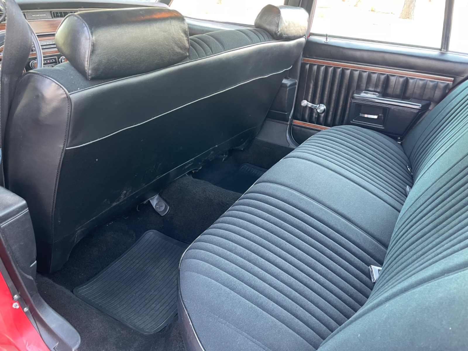 Pontiac-Catalina-1977-Sedan-13