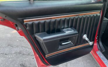 Pontiac-Catalina-1977-Sedan-14
