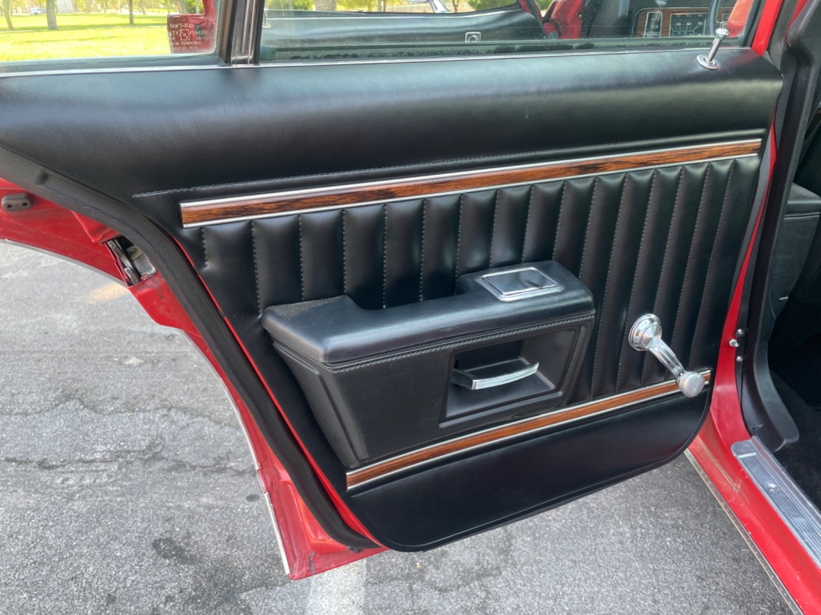 Pontiac-Catalina-1977-Sedan-14