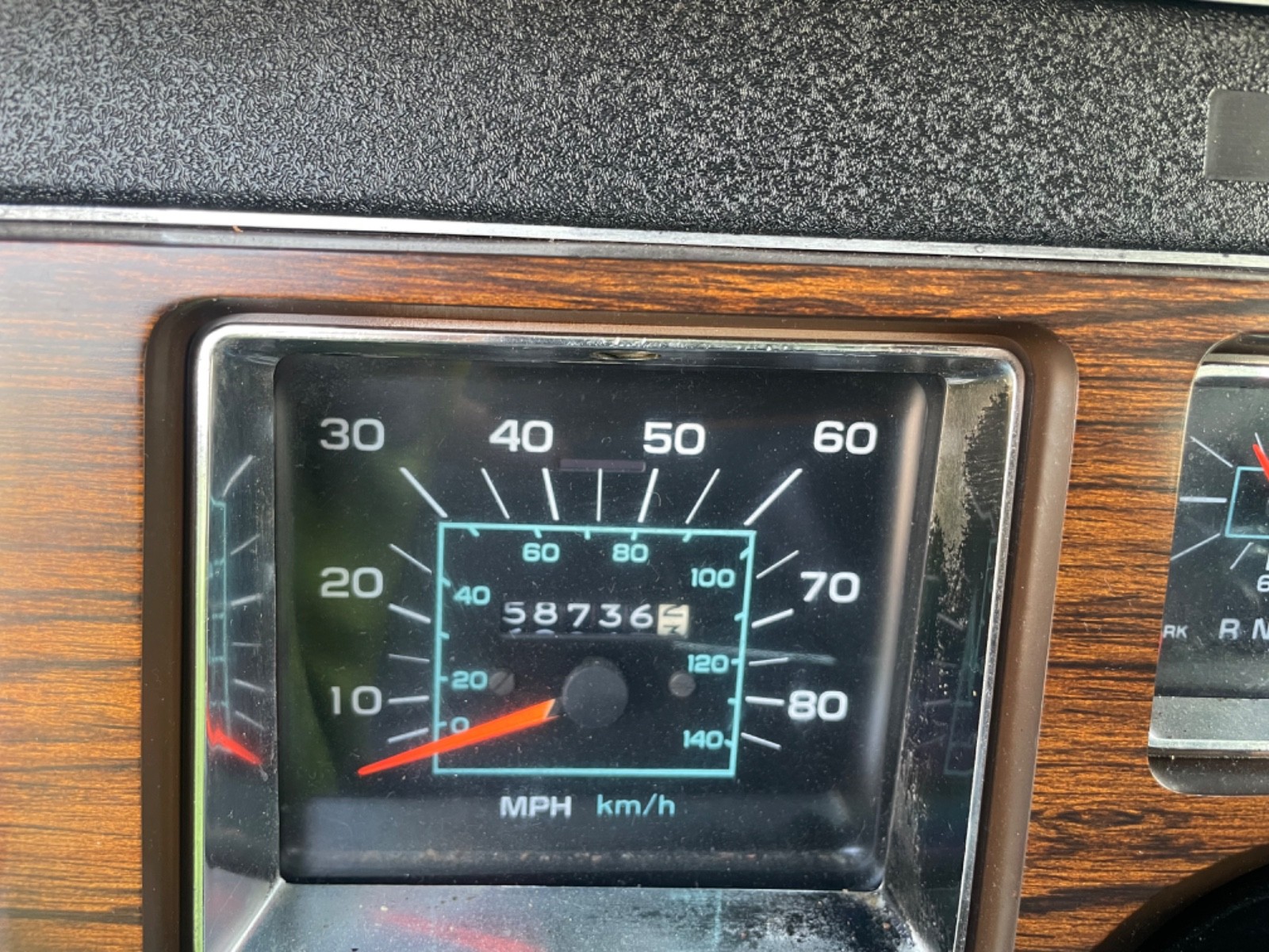 Pontiac-Catalina-1977-Sedan-16