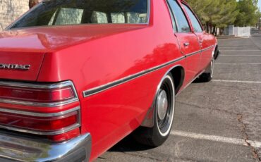 Pontiac-Catalina-1977-Sedan-2