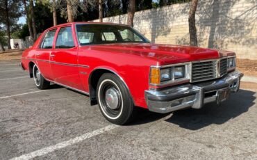 Pontiac-Catalina-1977-Sedan-3
