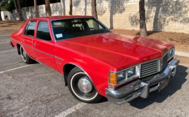 Pontiac-Catalina-1977-Sedan