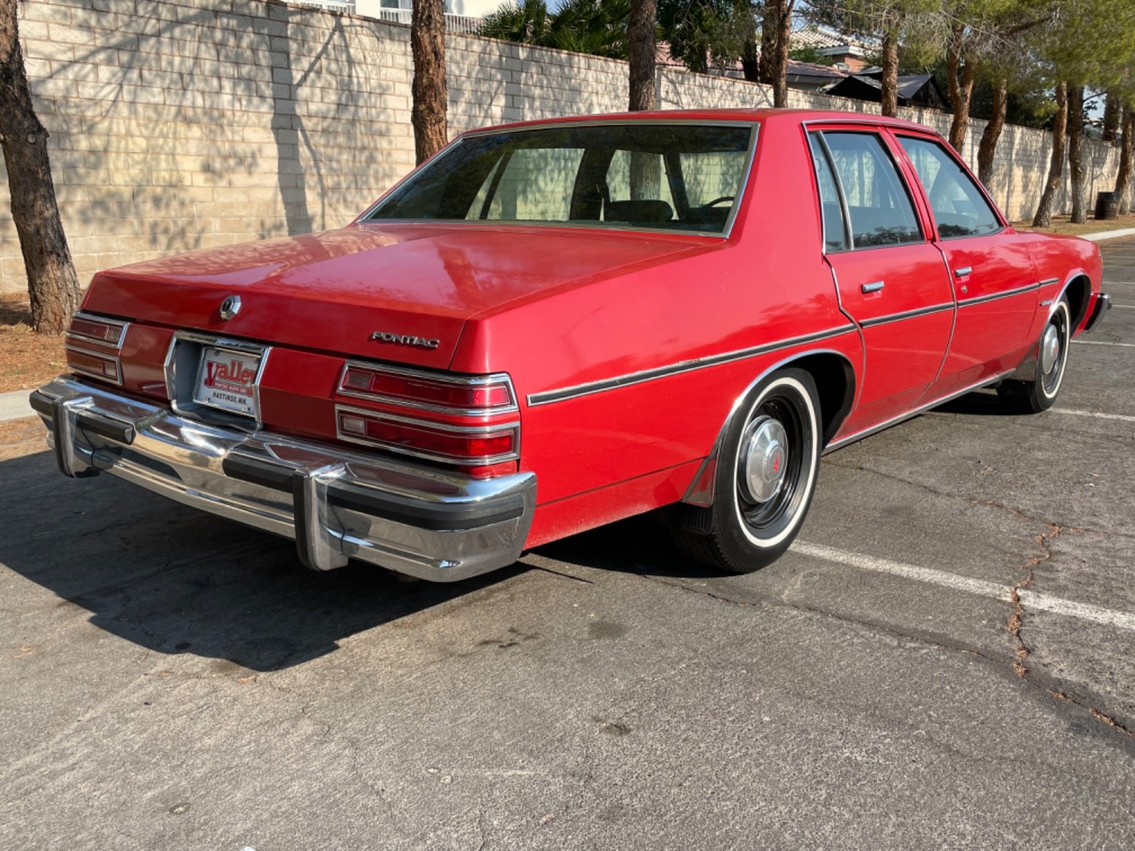 Pontiac-Catalina-1977-Sedan-4