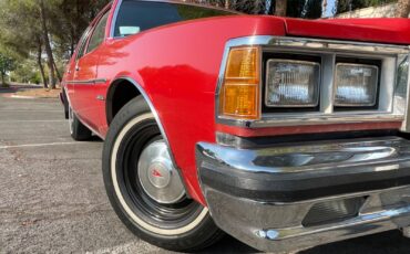 Pontiac-Catalina-1977-Sedan-7