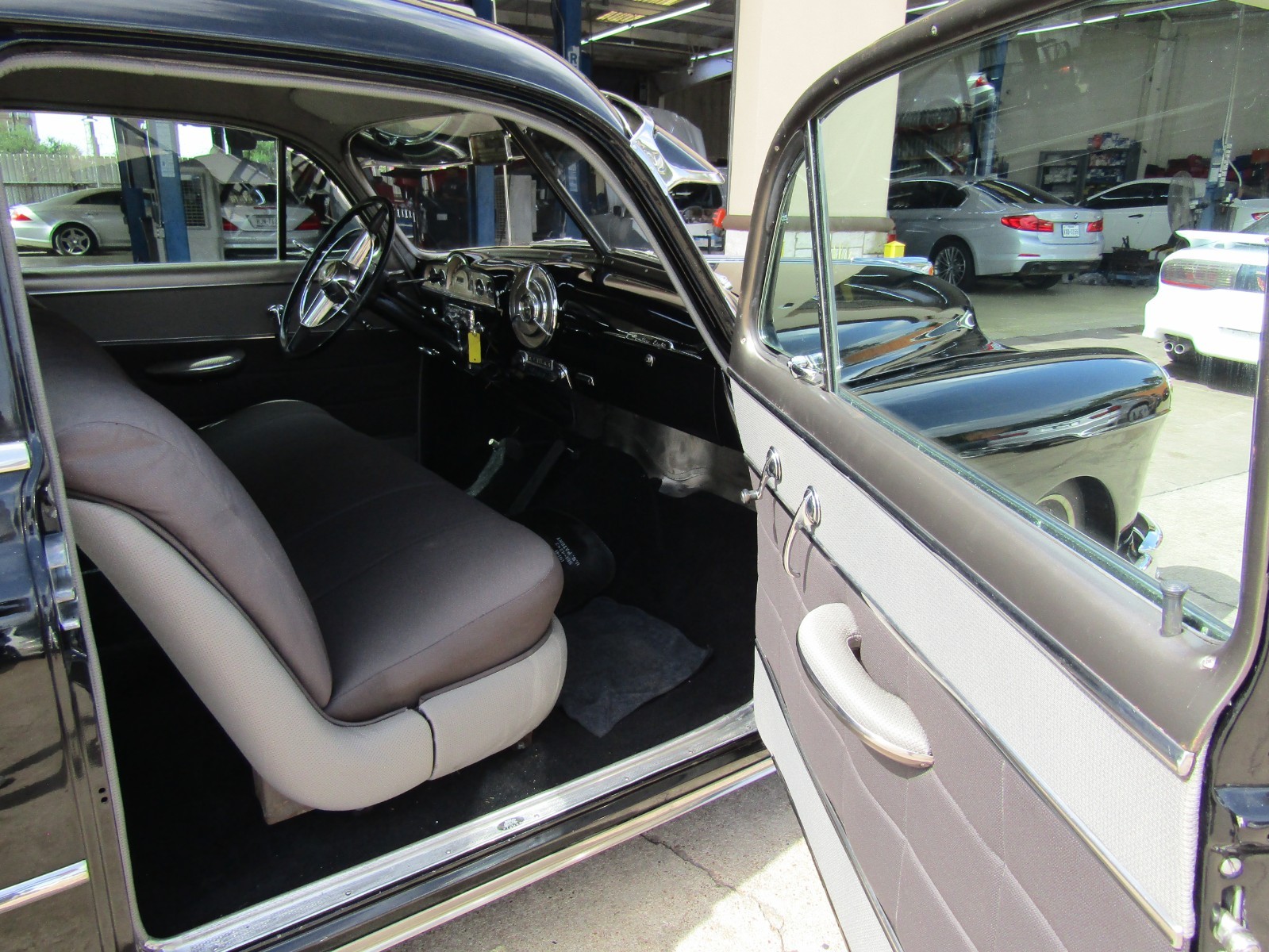Pontiac-Chieftain-1949-Sedan-15