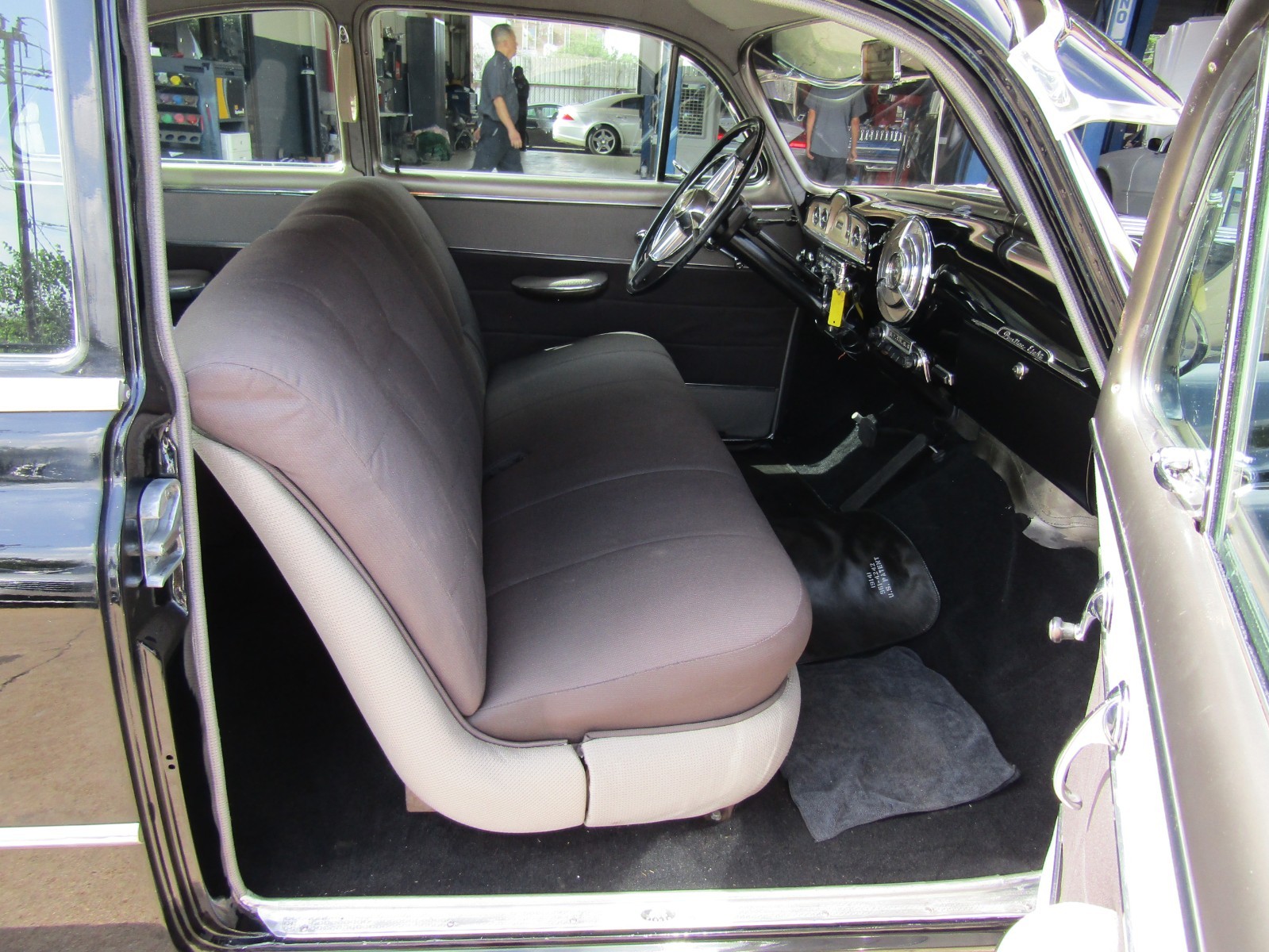 Pontiac-Chieftain-1949-Sedan-16