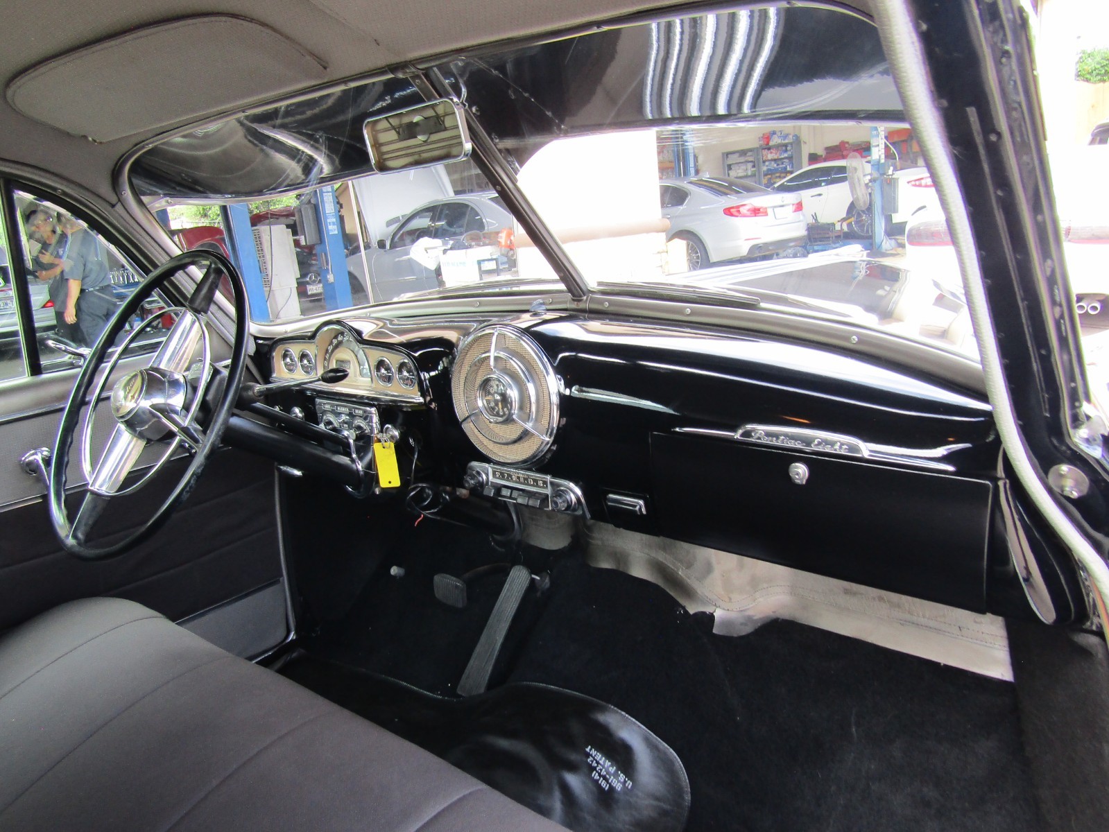 Pontiac-Chieftain-1949-Sedan-18