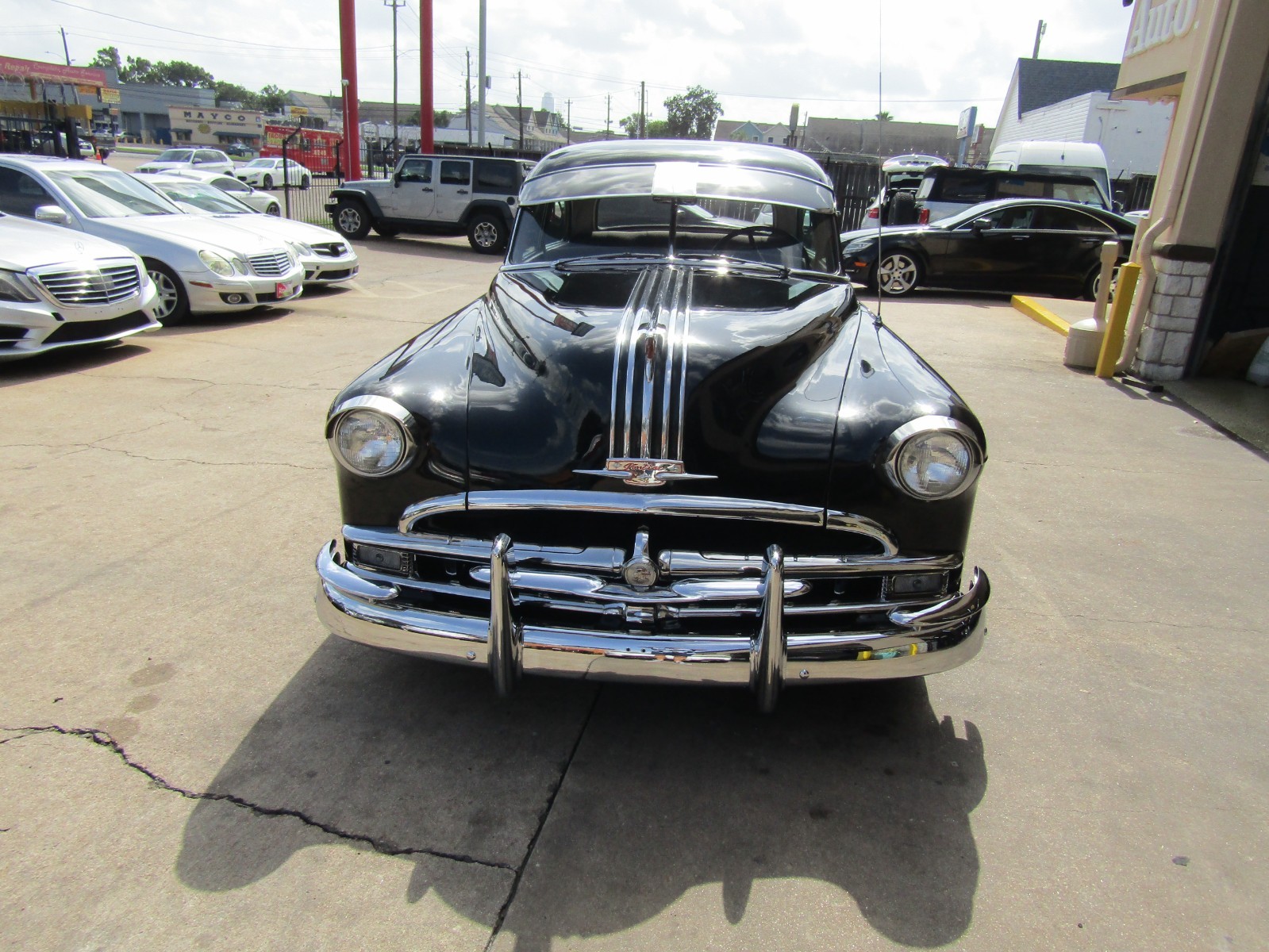 Pontiac-Chieftain-1949-Sedan-2