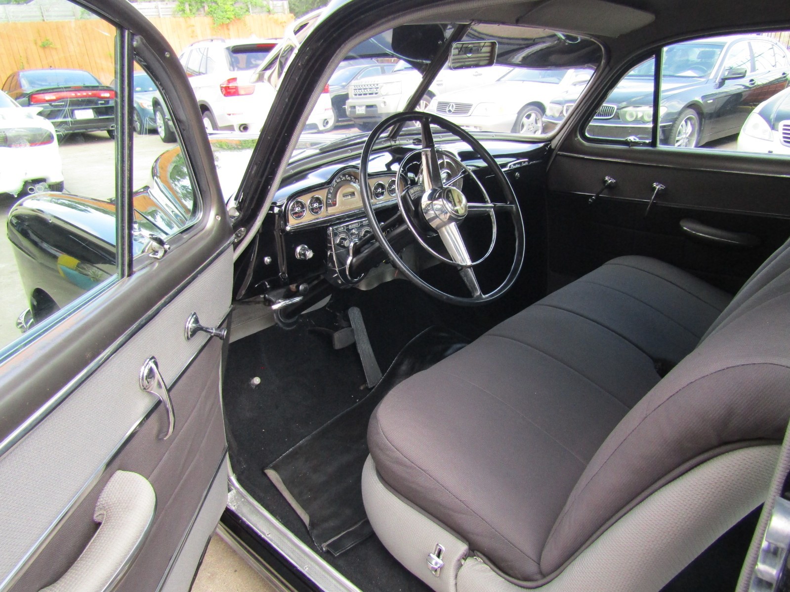 Pontiac-Chieftain-1949-Sedan-20