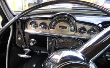 Pontiac-Chieftain-1949-Sedan-21