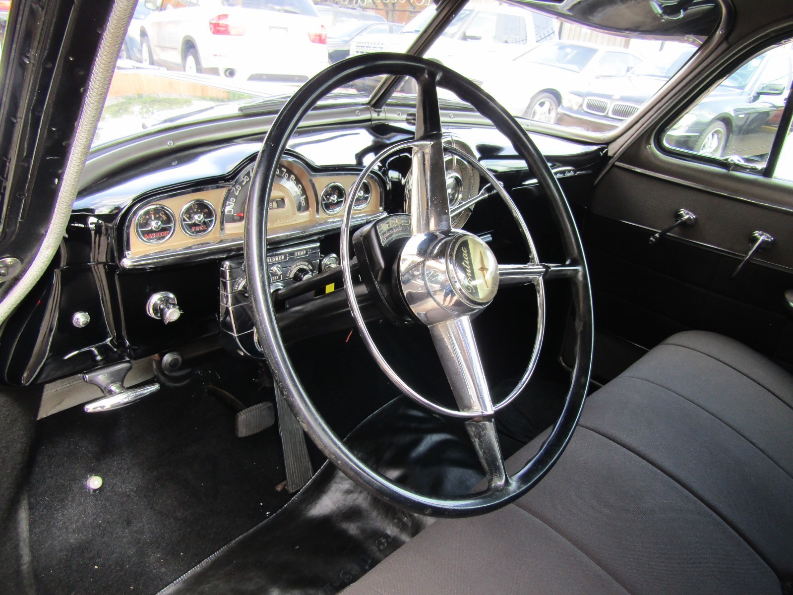 Pontiac-Chieftain-1949-Sedan-22