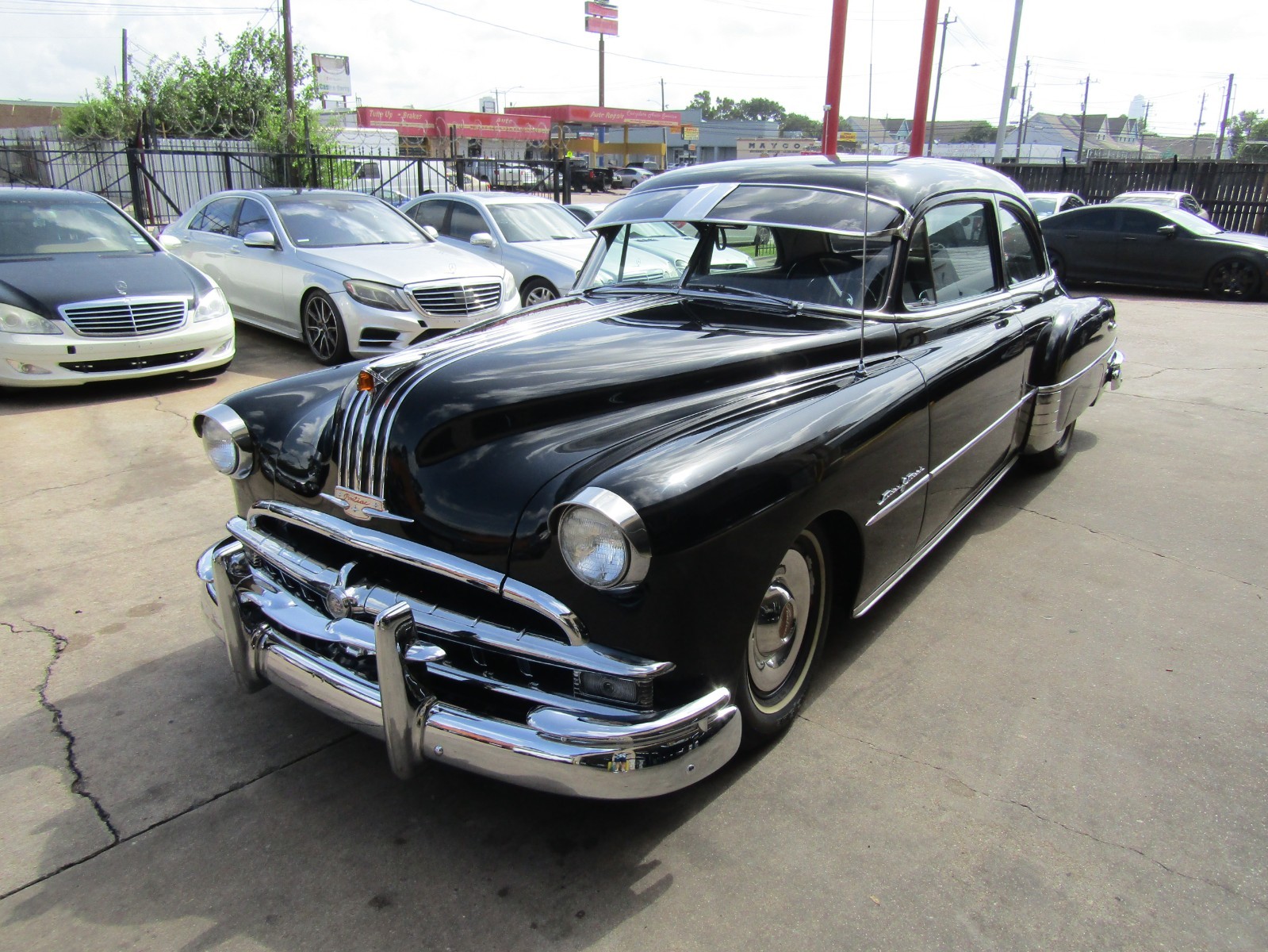 Pontiac-Chieftain-1949-Sedan-3