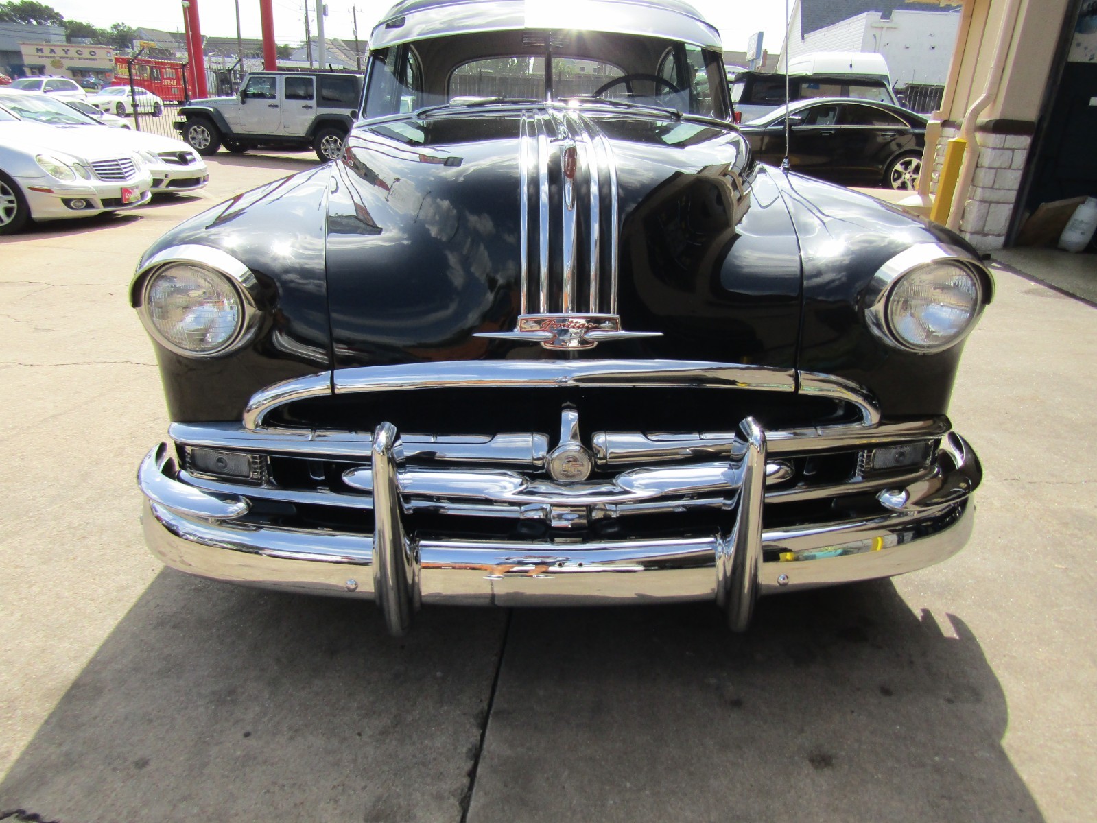 Pontiac-Chieftain-1949-Sedan