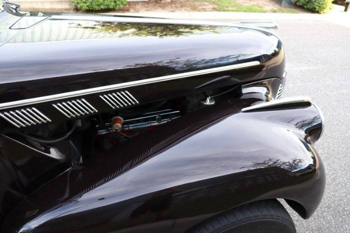 Pontiac-Deluxe-1940-Black-Red-13