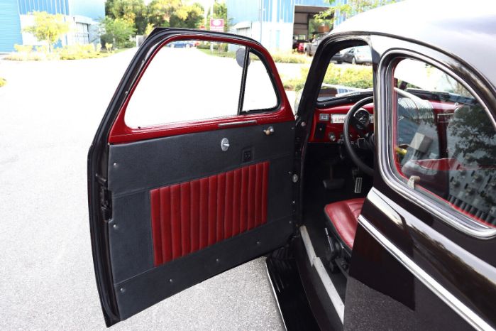 Pontiac-Deluxe-1940-Black-Red-21