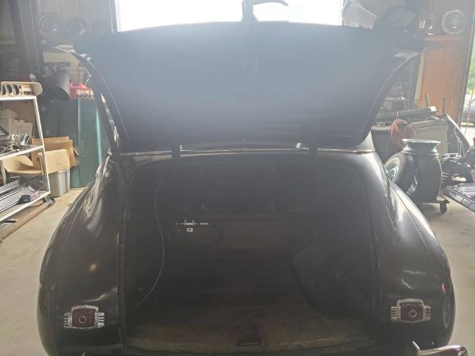 Pontiac-Deluxe-1941-Black-2