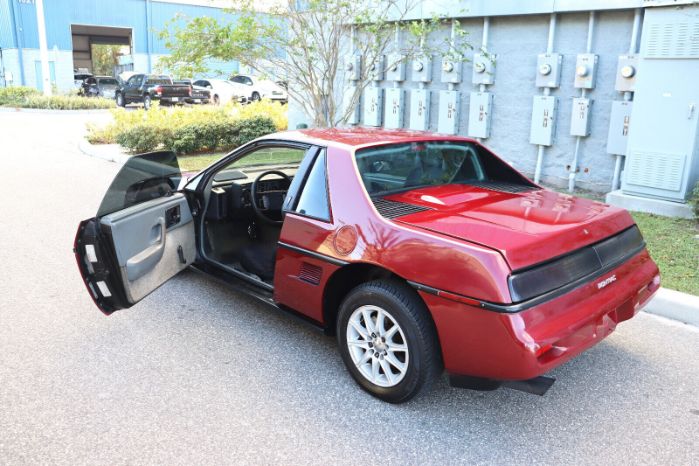 Pontiac-Fiero-1978-Red-Black-1