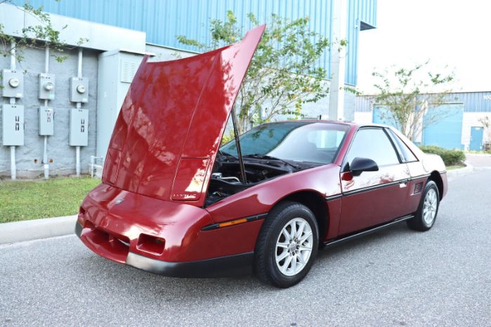 Pontiac-Fiero-1978-Red-Black-11
