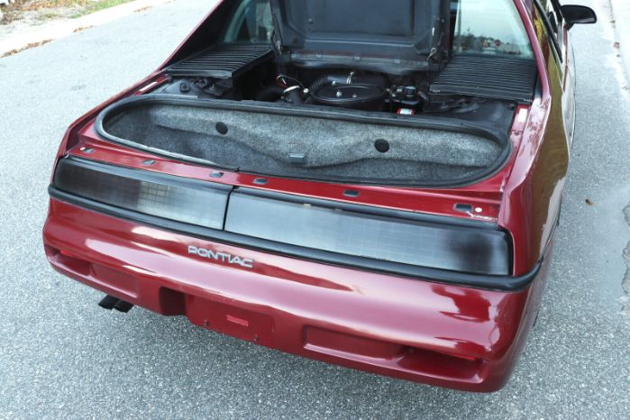 Pontiac-Fiero-1978-Red-Black-16