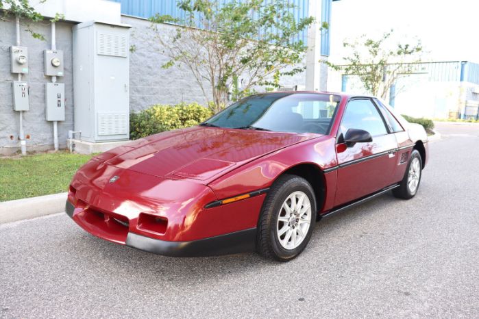 Pontiac-Fiero-1978-Red-Black-21