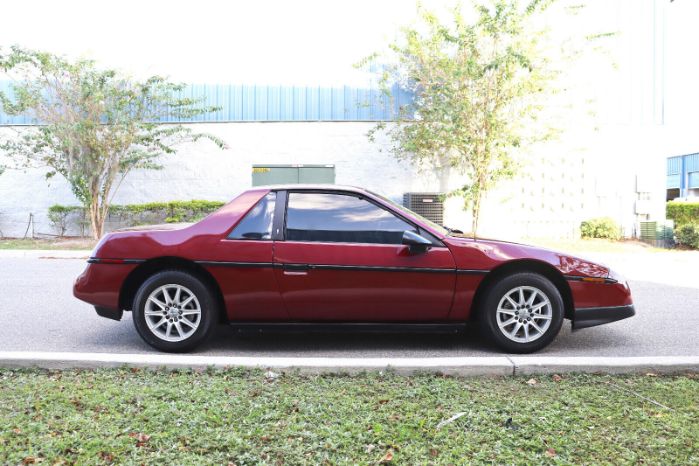 Pontiac-Fiero-1978-Red-Black-23