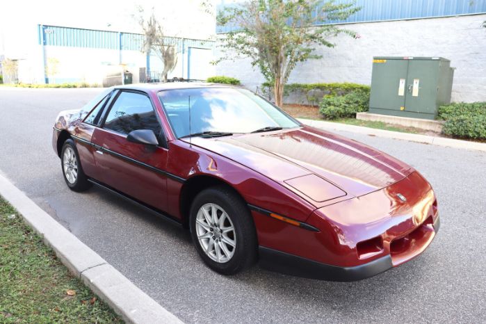 Pontiac-Fiero-1978-Red-Black-24