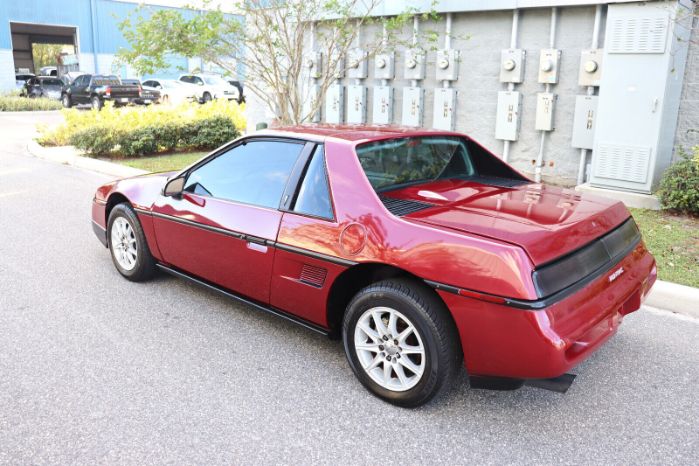 Pontiac-Fiero-1978-Red-Black-3