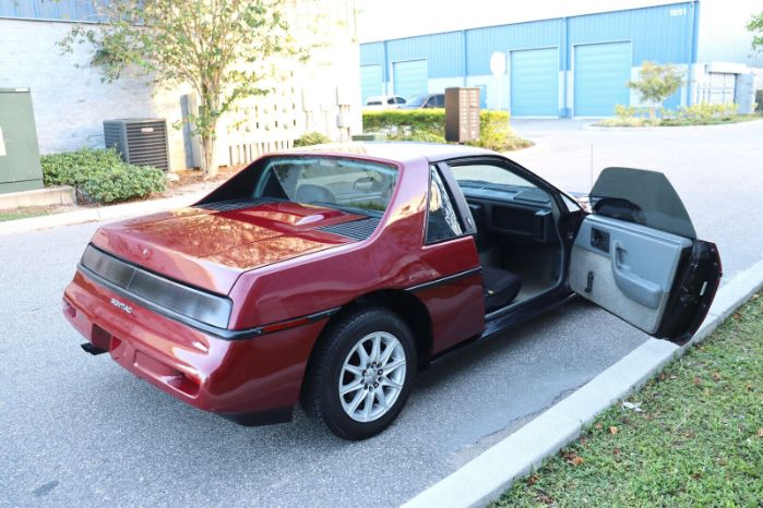 Pontiac-Fiero-1978-Red-Black-9