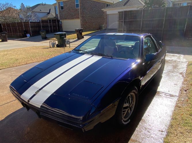 Pontiac-Fiero-1984-Blue-Tan-1