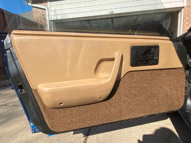 Pontiac-Fiero-1984-Blue-Tan-13