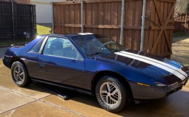Pontiac-Fiero-1984-Blue-Tan-2